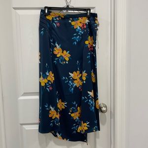 Open slit summer skirt. Never worn